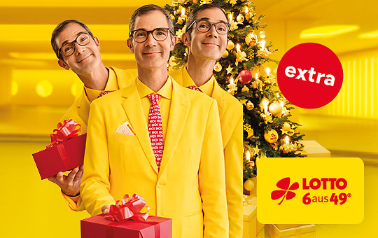 Ernst Glück mit Geschenk in der Hand, LOTTO 6aus49 Sonderauslosung
